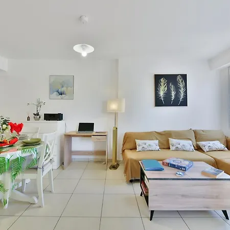 Eden Blue Wilson - Appt Climatise Proche Апартаменты